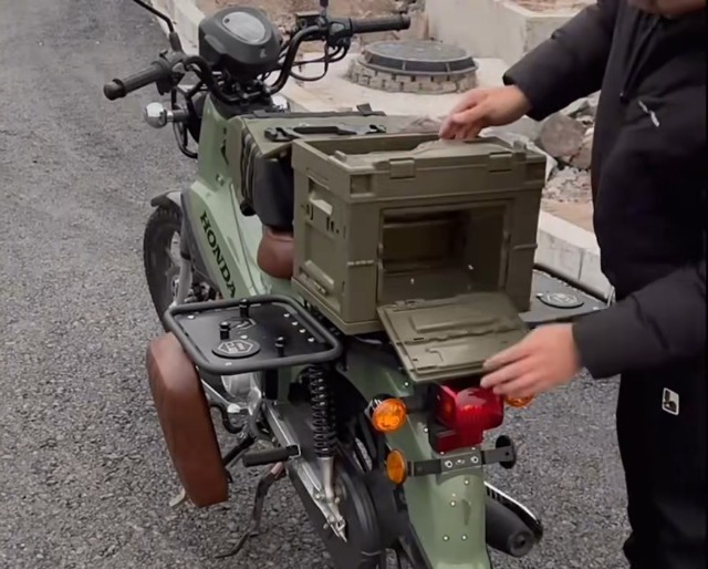 Amazon.co.jp: JISYIWOWバイク用 リアボックス PP材質 クロスカブ