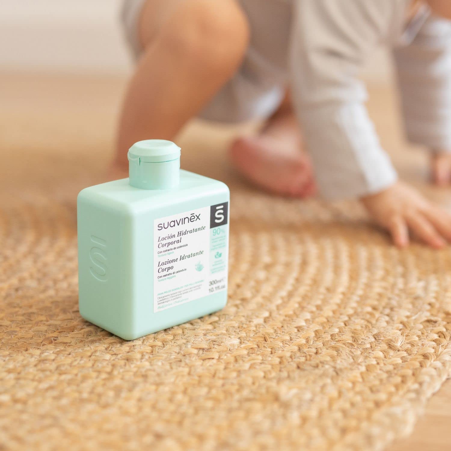 Suavinex, Borsa termica per neonati. Frigorifero per bambini con kit cosmetico. Include: Colonia Baby Cologne 100 ml + Gel Shampoo Syndet 300 ml + lozione idratante 300 ml + pomata pannolino, corallo