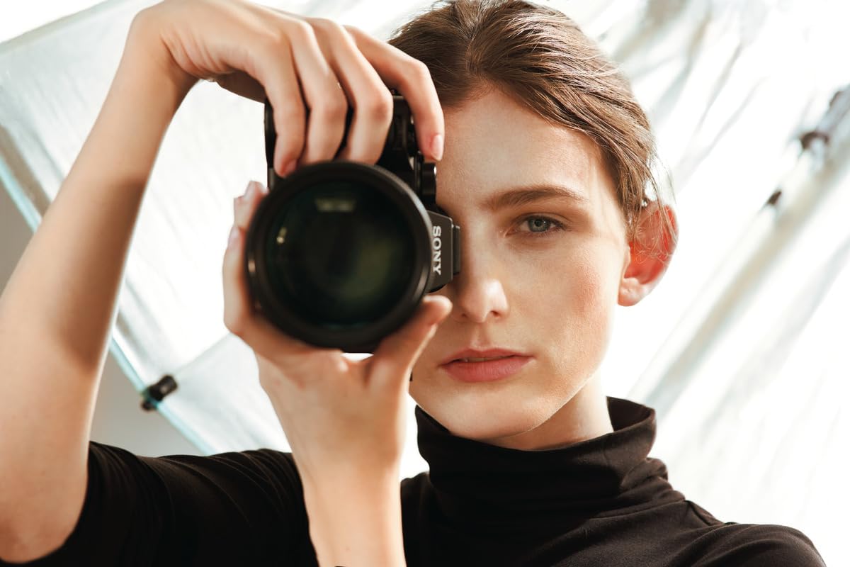 Sony Alpha 7R IV - Appareil Photo Hybride Plein Format - 61 MP, Vidéo 4K, Prise de Vue en Rafale 10 Images/Seconde, Eye-AF, Wi-FI, boîtier Seul – Idéal pour la Photographie Haute résolution