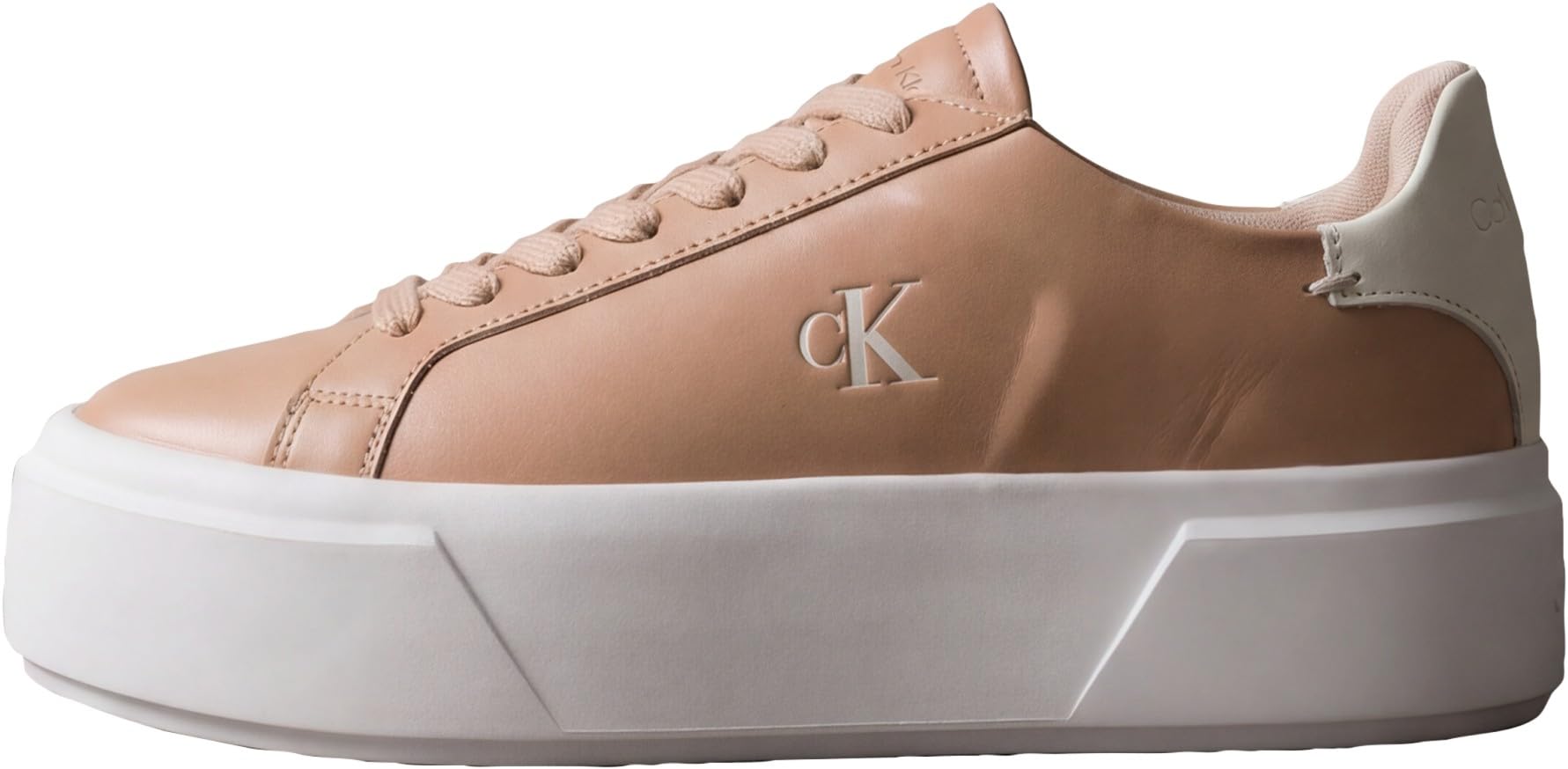 Mode von Calvin Klein & Tommy Hilfiger
