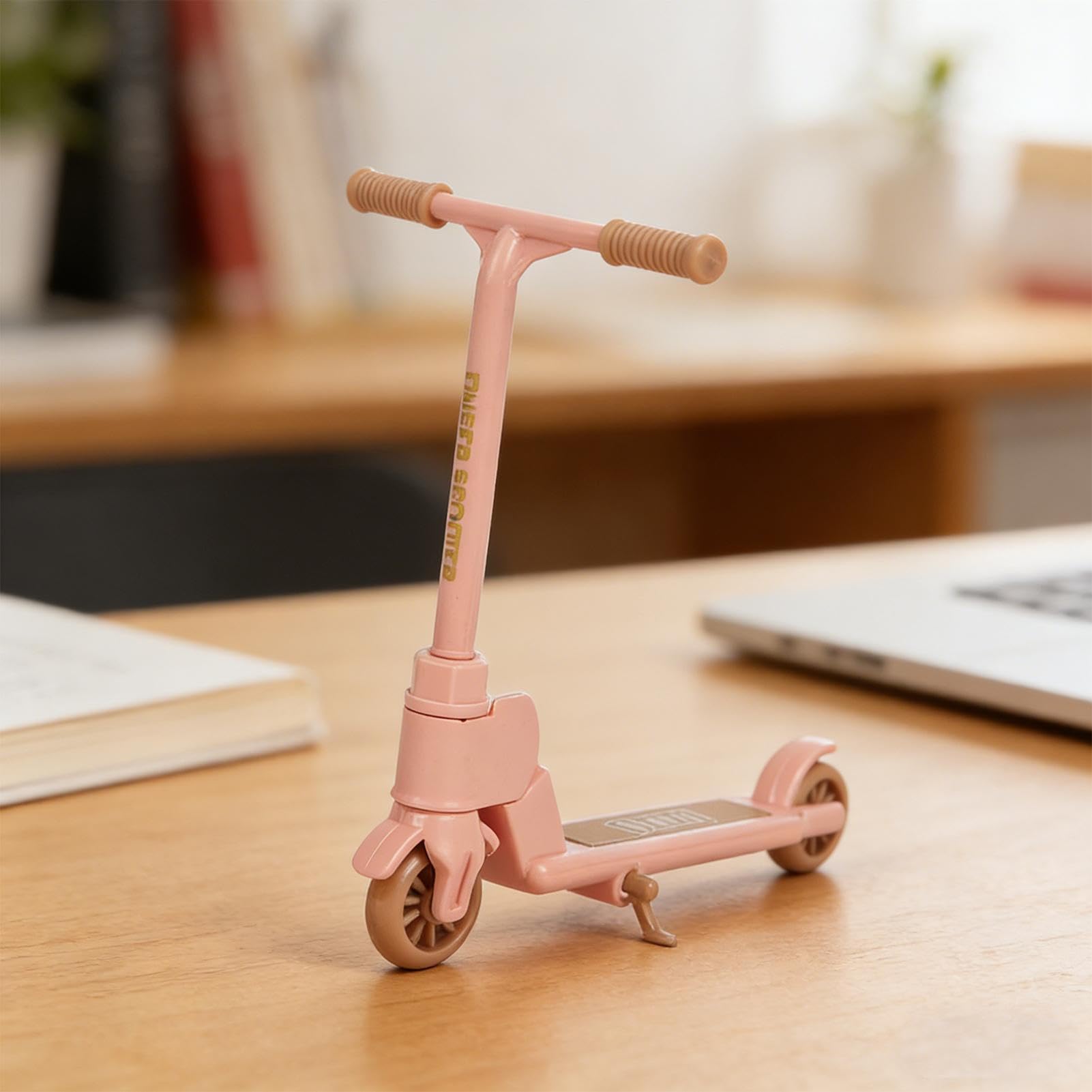 Mppchhn Trottinette à Doigts - Mini Finger Scooter Décoratif - Jouet Éducatif Motricité - Cadeau Anniversaire Ado Et Adulte - Couleurs Aléatoires