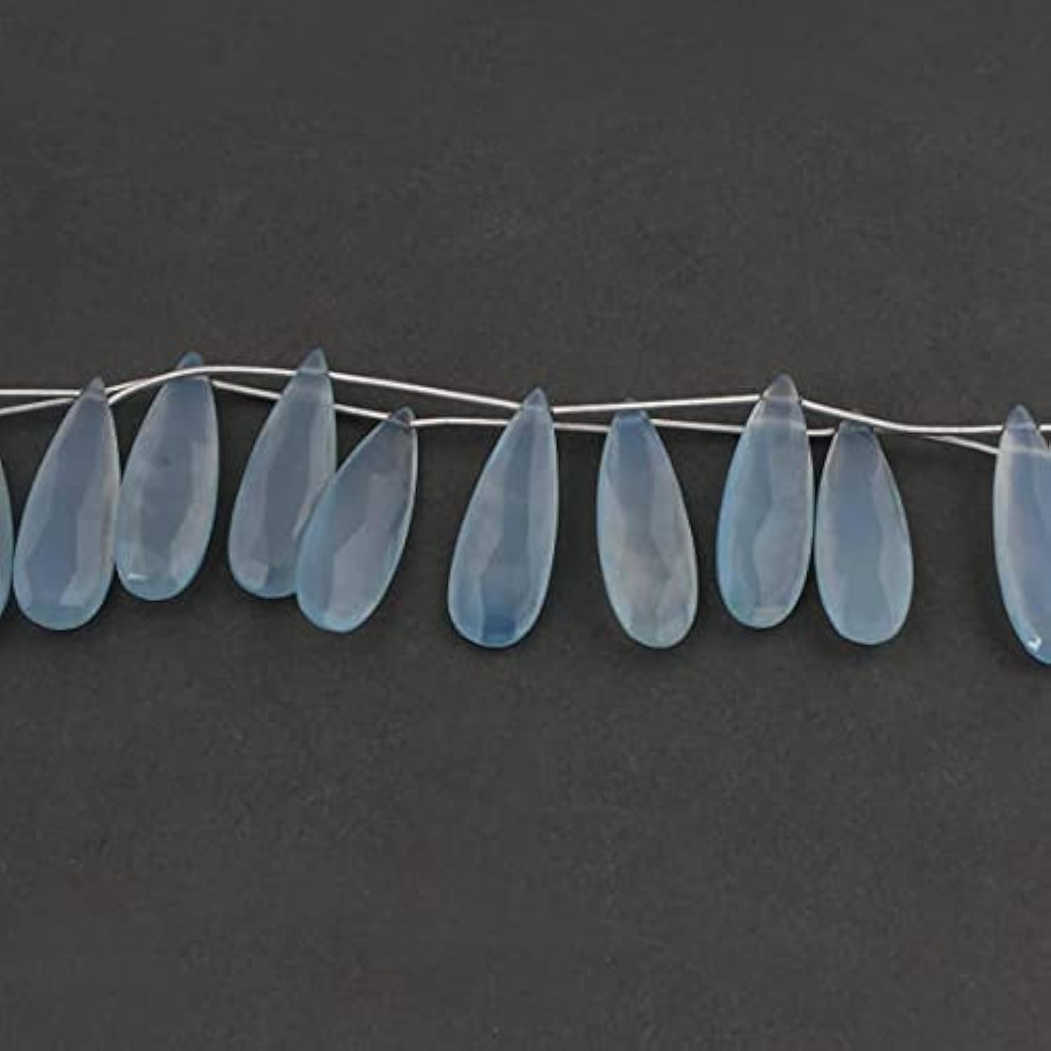 Calcédoine lavande naturelle en perles briolettes poires allongées 36x12mm fil 8 pouces SB3235