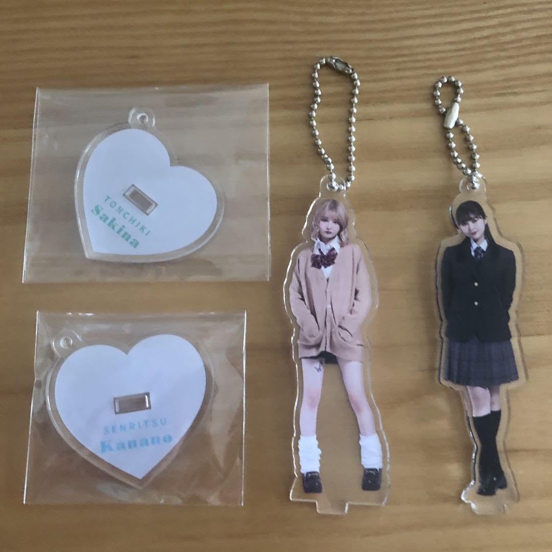 Amazon.co.jp: Femme Fatale 戦慄かなの 頓知気さきな 制服 アクリル  