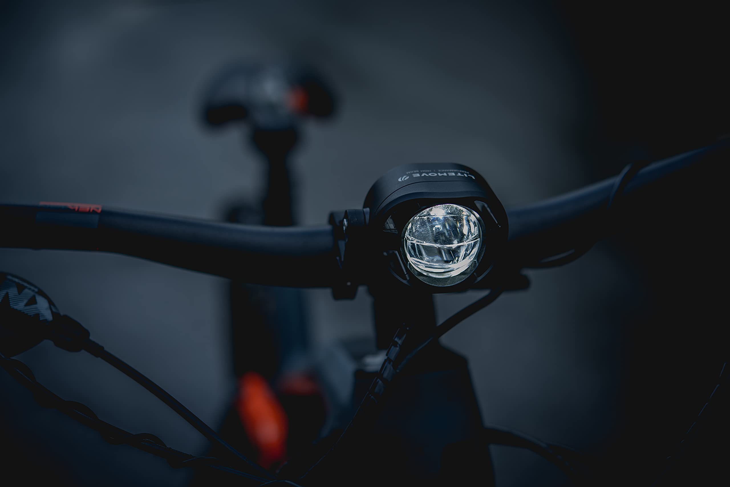 Lampe De Vélo LITEMOVE AEW-230 – 230 Lux, 12V, Support Guidon Inclus (Neuf, Défaut Mineur)
