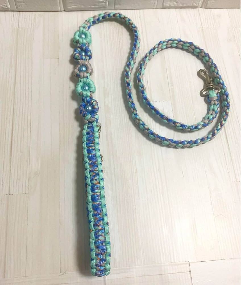 パラコードリード　カフェリード　大粒パールビーズのお花3つ　№067 パラコードリード カフェリード 大粒パールビーズのお花3つ №067