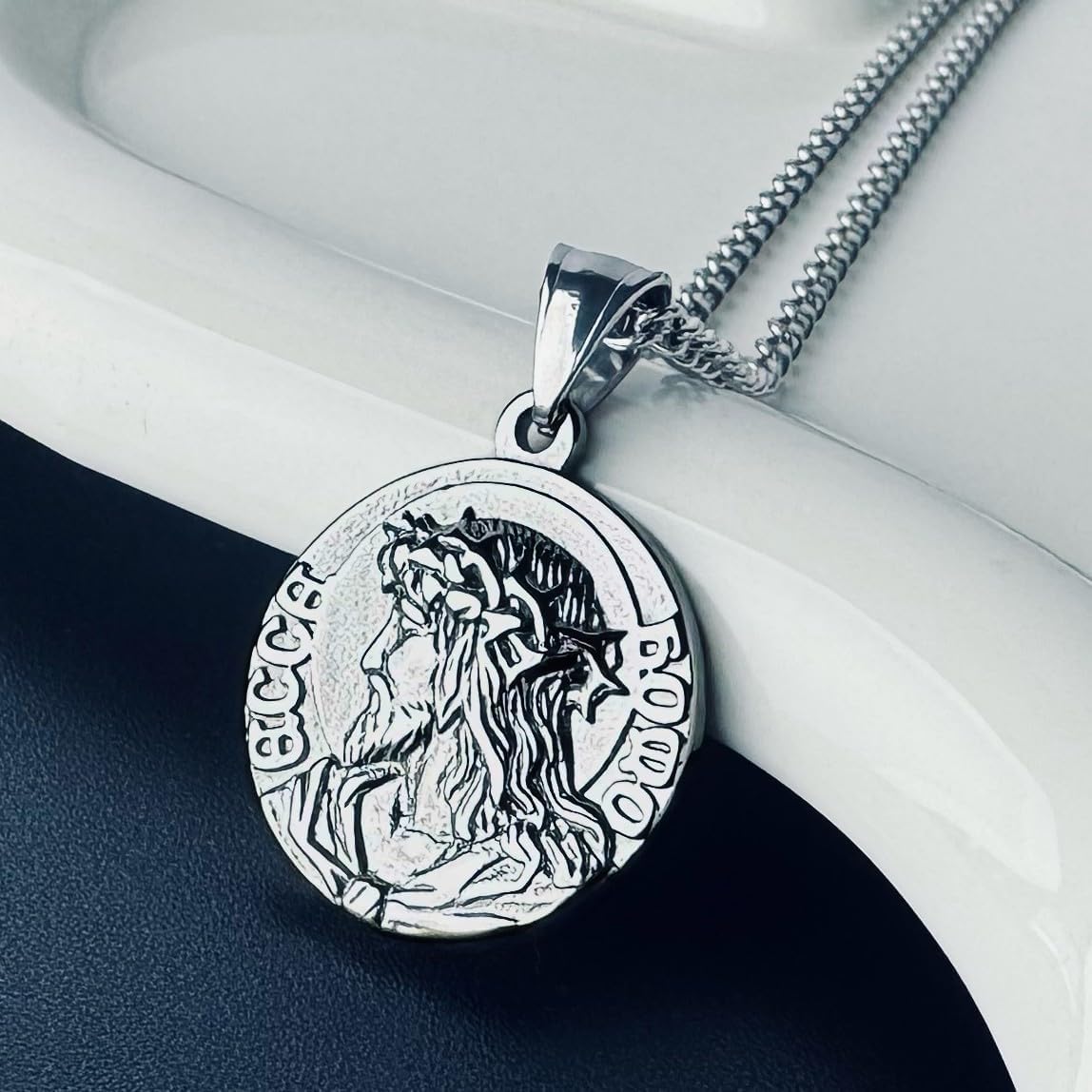 Stainless Steel Jesus Christ Medallion Necklace for Men, Crown of Thorns Pendant with Engraved Serenity Prayer, Religious Christian Jewelry Faith Gift, Round Coin with 22+2 Inch Adjustable Chain