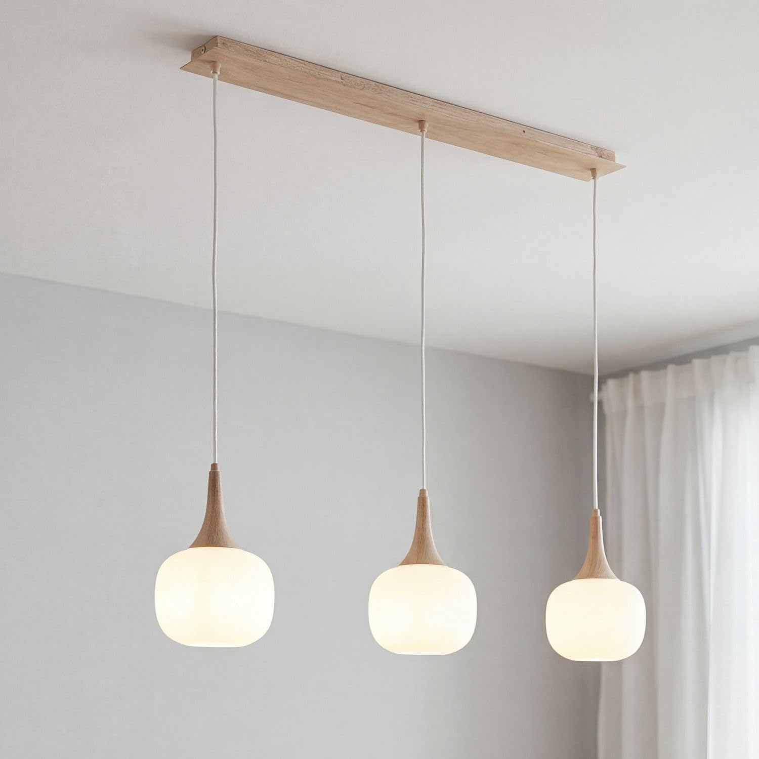 Lámpara colgante para mesa alargada moderna de vidrio y madera regulable en altura L:97 cm de tres luces E14 antideslumbrante ideal para sala de estar y comedor estilo escandinavo