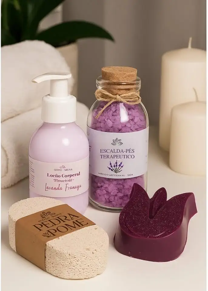 Kit SPA dos Pés Luxuoso, Escalda-Pés Terapêutico Lavanda, Sabonete Artesanal Floral, Loção Corporal, Pedra-Pomes Natural, Kit Presente Relaxante com 4 Peças