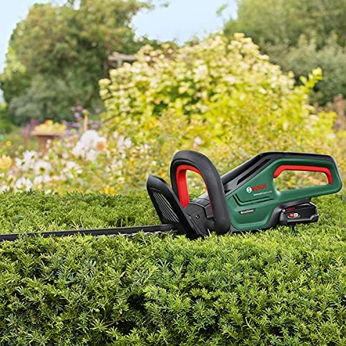 Sekator akumulatorowy UniversalHedgeCut 18V-50 firmy Bosch (1 akumulator 2,5 Ah, system 18V, długość listwy tnącej 50 cm, opakowanie kartonowe)