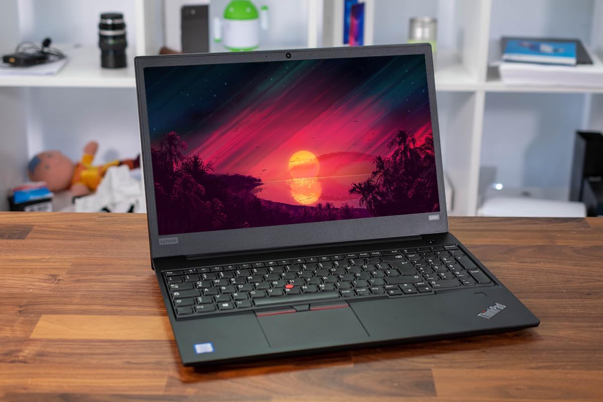 Lenovo ThinkPad E590 Business Laptop, 15,6 pollici (1366 x 768), Intel Core i5-8265U, 16 GB RAM, SSD da 512 GB, tastiera US QWERTY Windows 11 Pro (ricondizionato)