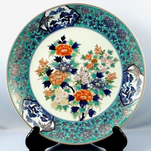 有田焼　緑彩花絵　尺5寸　（45cm）　飾皿　弥左エ門窯 Amazon.co.jp: ＜有田焼＞緑彩花絵 尺5寸（45cm）飾皿【弥左エ門窯