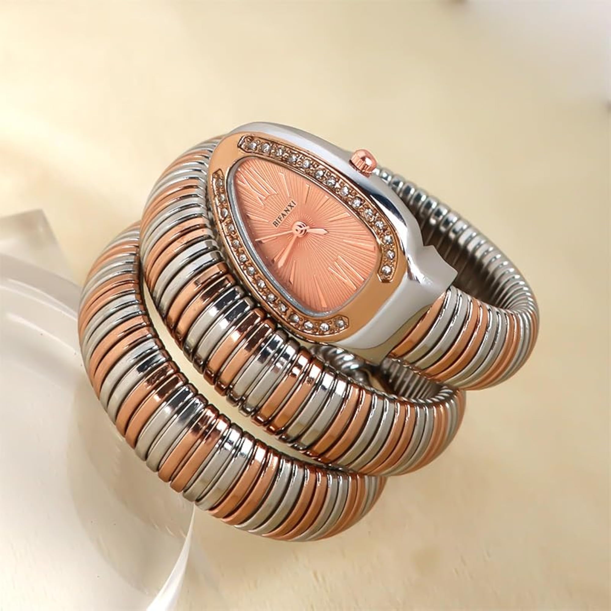 Women's Snake Design Quartz Watch with Two-Circle Bracelet