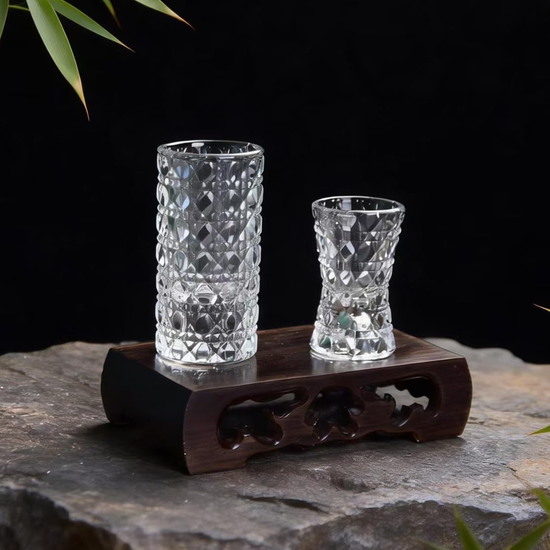 Lot de 10 Verres à Shot, Petits Verres à Shot Ronds en Cristal, Ensemble de Verres à Shot en Cristal, Verre épaissi avec Motif sculpté en Relief, Verres à Shot pour Mariages,30ml