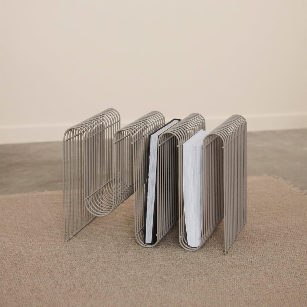 AYTM Curva マガジンラック シルバー AYTM Curva マガジンラック シルバー AYTM マガジンラック CURVA