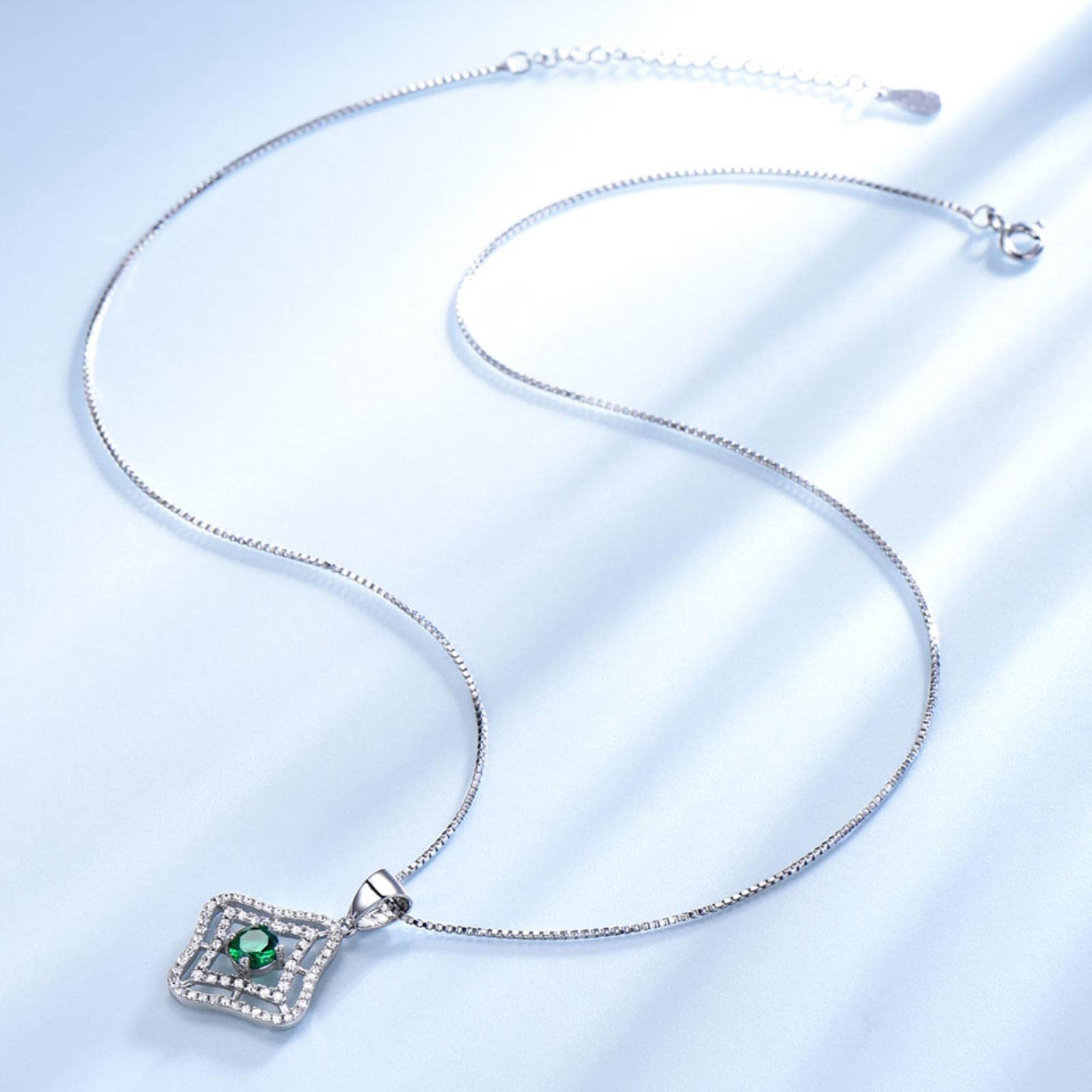 DAOMEI Collana Iniziale con Ciondolo in Argento Sterling 925 con Pietra Preziosa Verde Smeraldo Nano per Donna con Catena