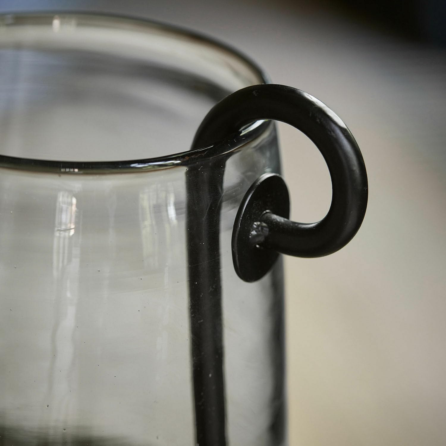 Loberon Windlicht Lamark, klar/schwarz | Raffiniertes Design, Mundgeblasen, Kerzeneinsatz nach Innen & Außen Einhängbar, Wohn-Accessoire, Glas, Eisen