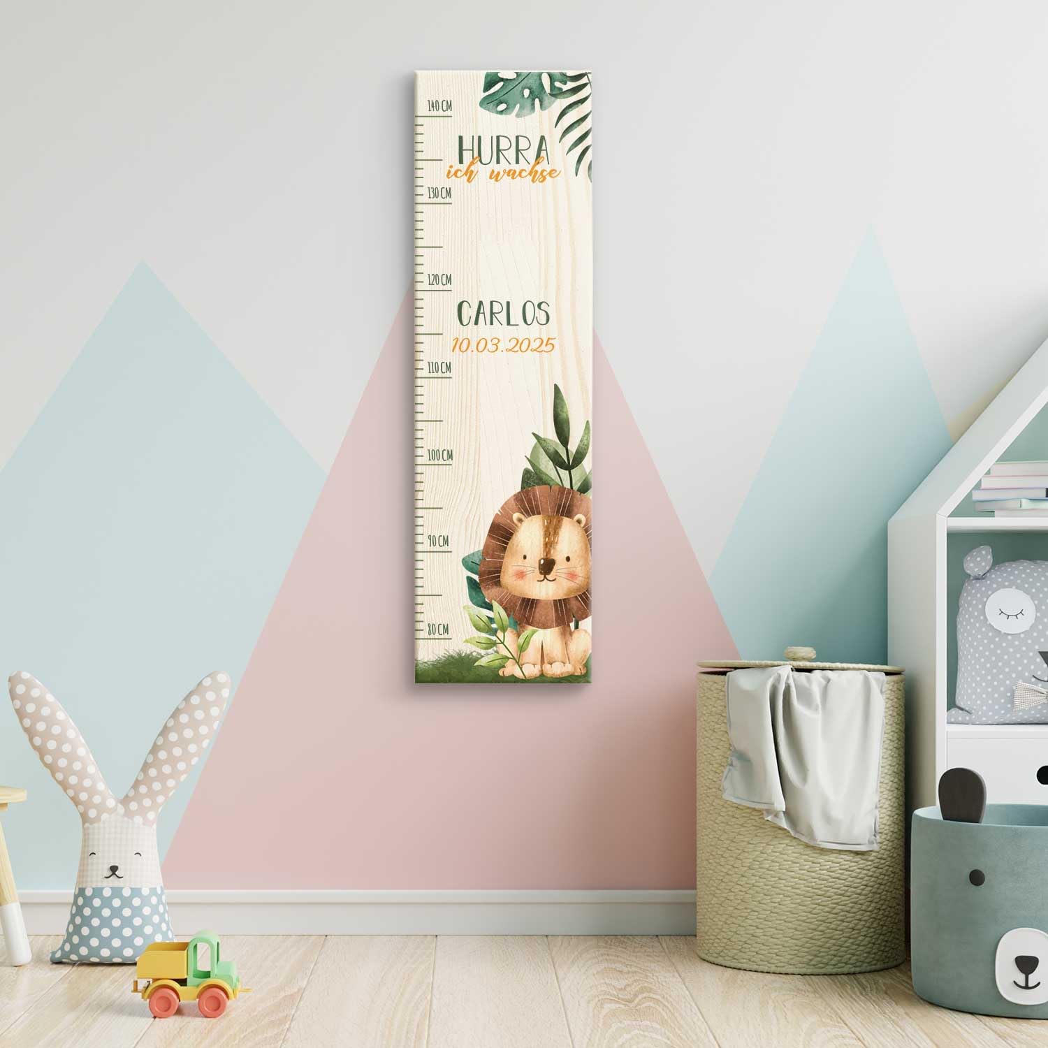 GRAVURZEILE Messlatte für Kinder aus Holz - Tiergruppe Safari - mit Namen für Kinderzimmer - Skala misst 80-140 cm - Größe 20 x 70 x 2 cm - Geschenk zur Geburt für Mädchen & Jungen - Löwe