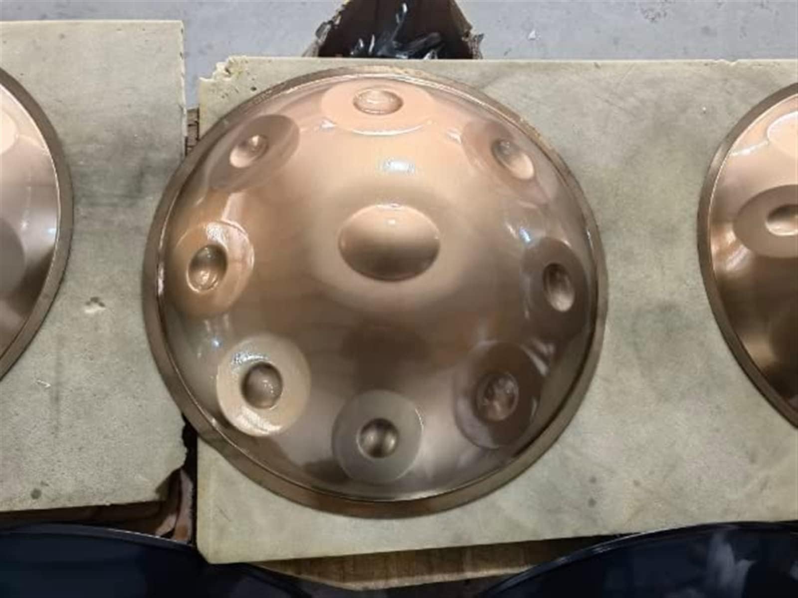 Tamburo in acciaio 432 Hz 9 note 22 pollici "Gold Performer" in re minore con supporto Handpan e custodia