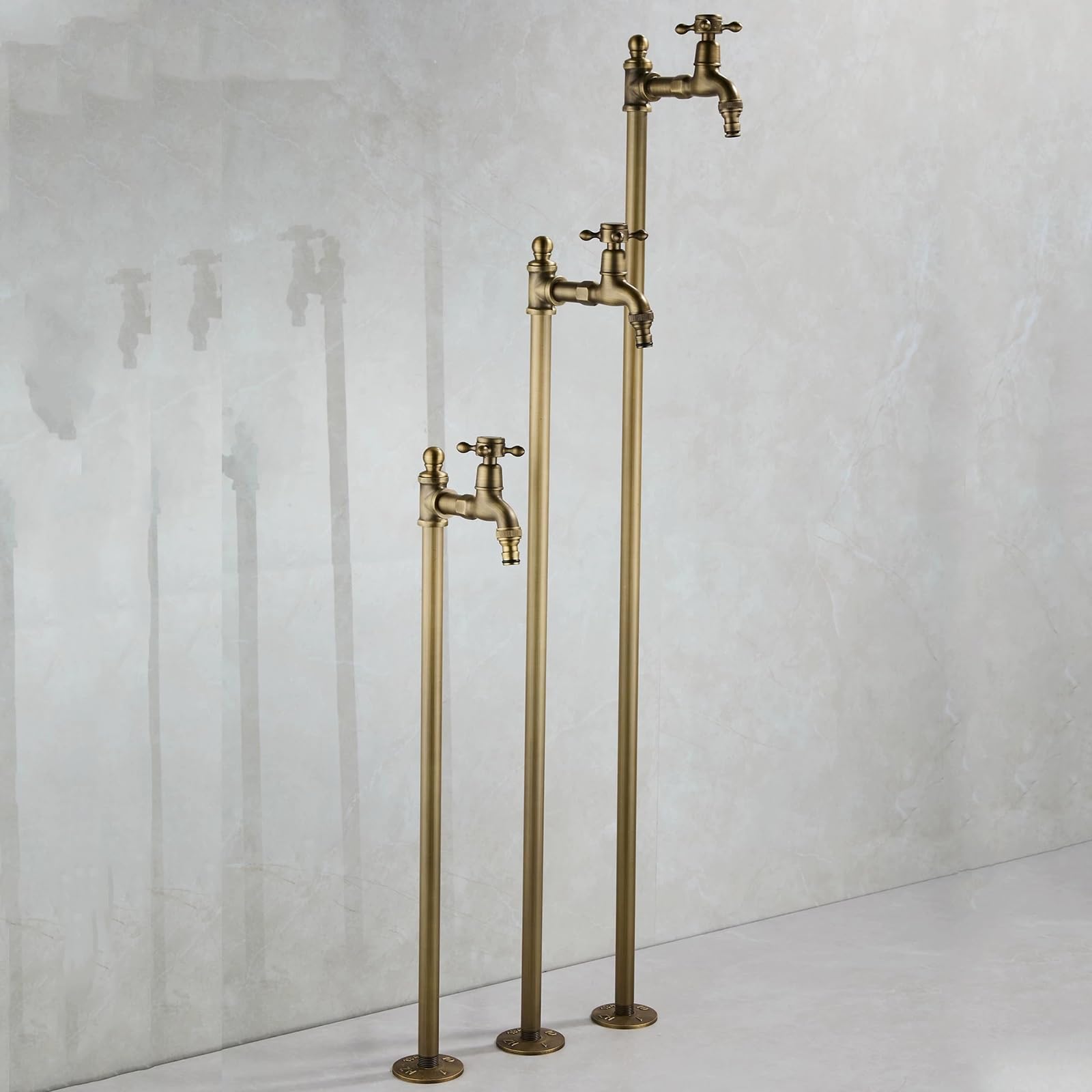 Freistehende Gartenwassersäule mit Wasserhahn, Retro Pfostenarmatur für Bewässerung und Reinigung(60cm/23.6in)