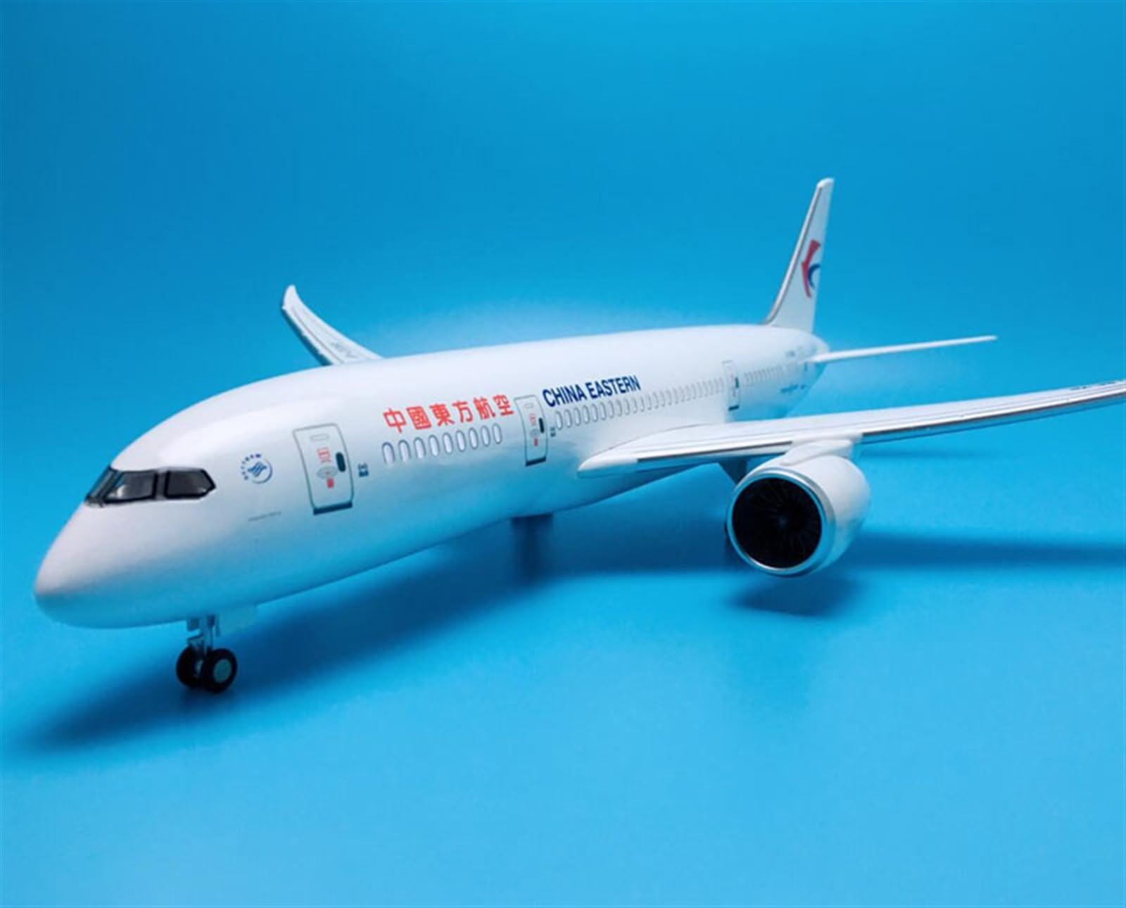 Skopiuj model samolotu 1:130 43cm z kołami i oświetleniem Led samoloty samoloty dla Boeing B787 chiny kolekcja modeli samolotów wschodnich