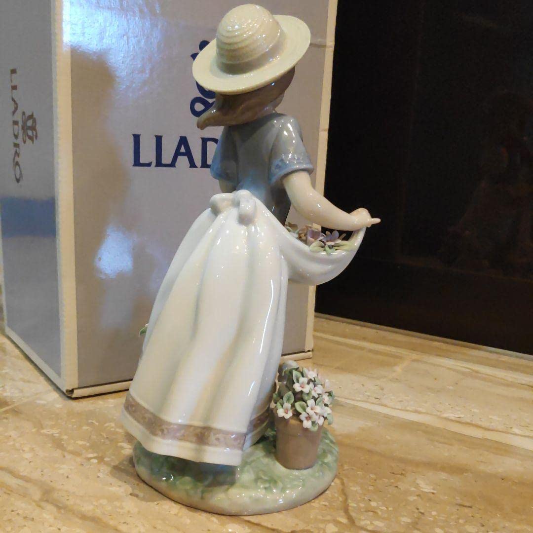 Amazon.co.jp: LLADRO LADRO Ceramic Figurine A ROMP IN THE