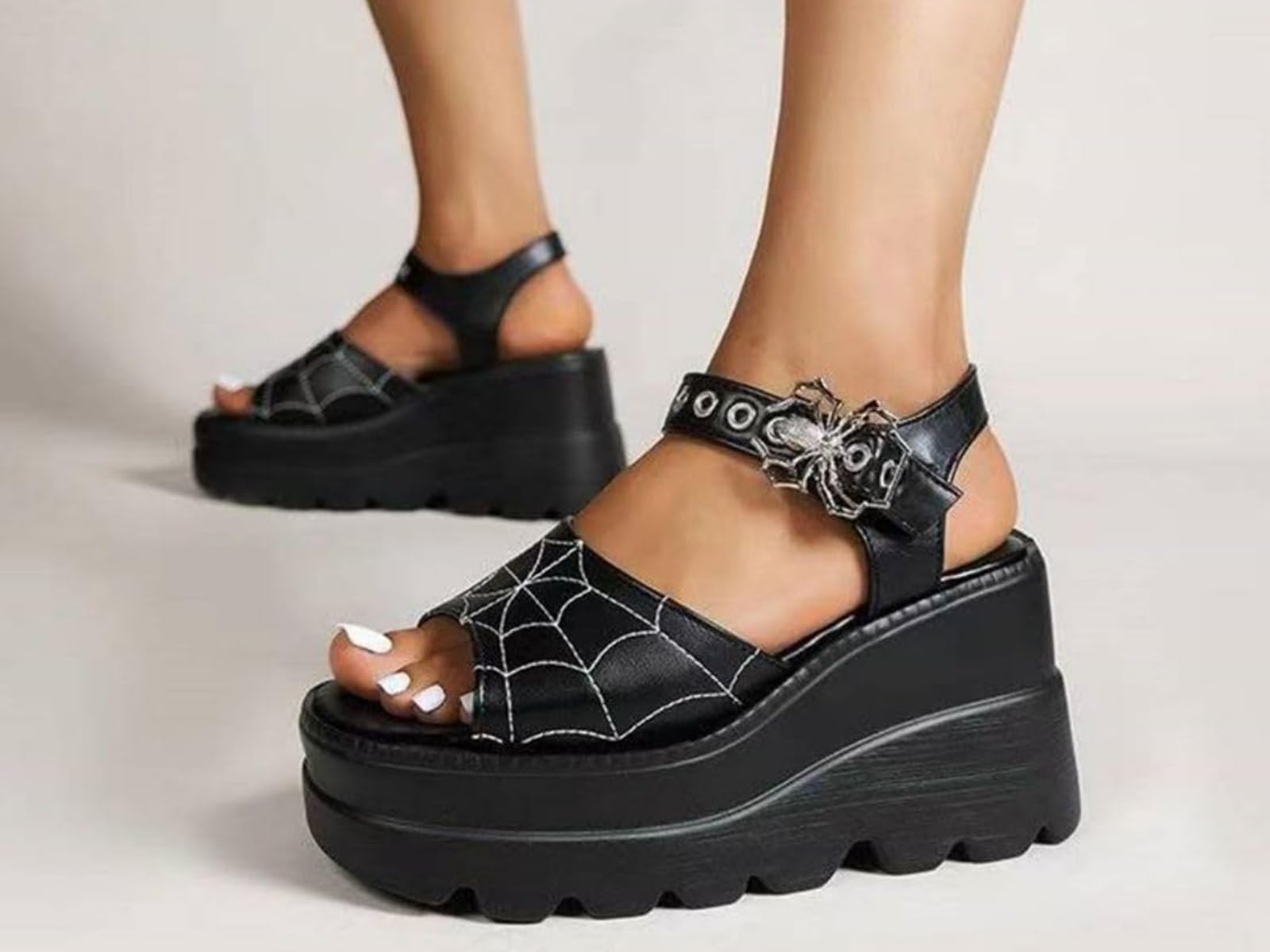 Ulalaza Plateforme de femmes Mary Jane Wedge Bat Heart Chain Sandales Open Toe Toe cheville Gothic Lolita Plateforme Robe Pumps Chaussures Chaussures de plate-forme Chaussures en cuir breveté