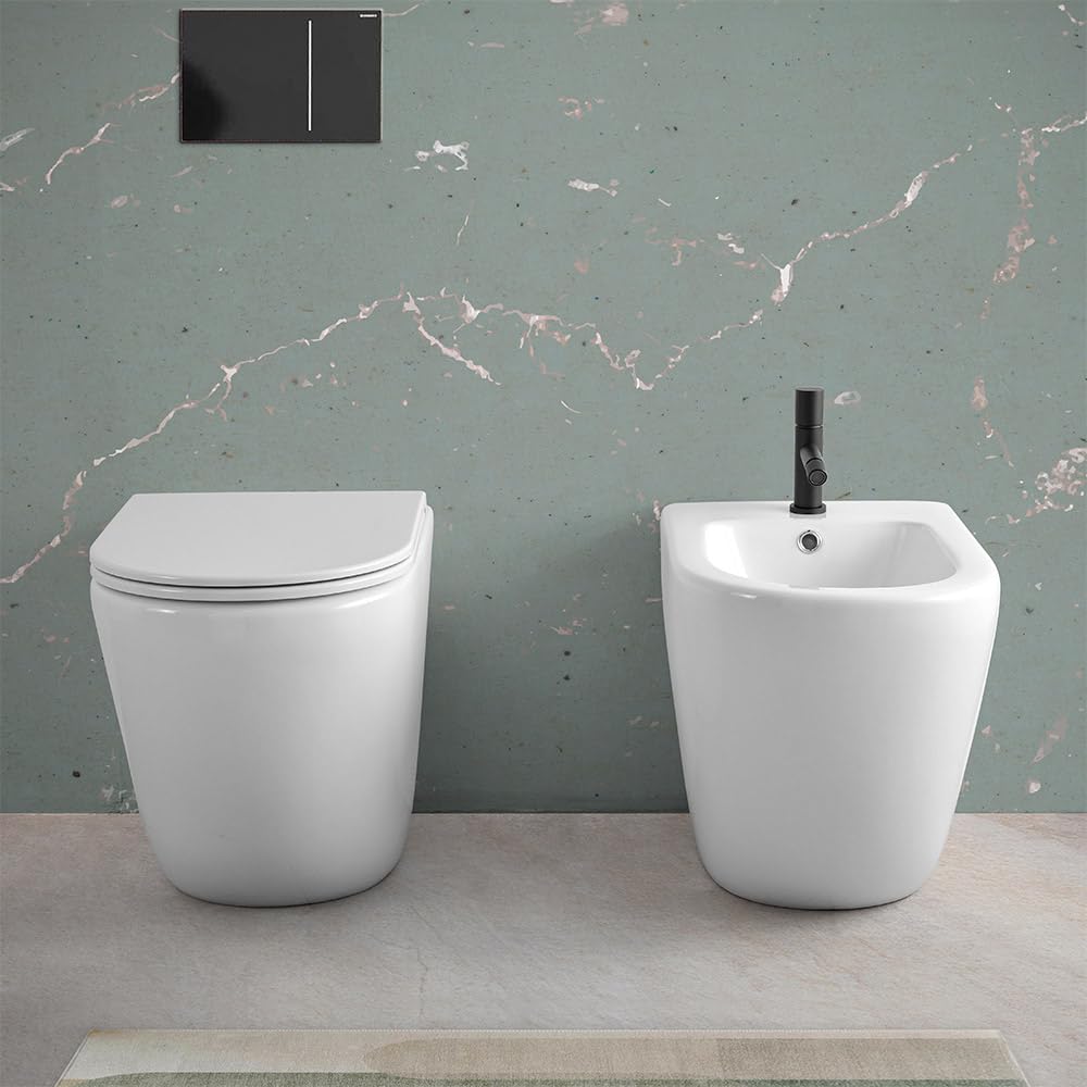 Wc filomuro con risciacquo a vortice e copriwc soft-close, sistema di scarico universale a parete o a terra, serie TAO