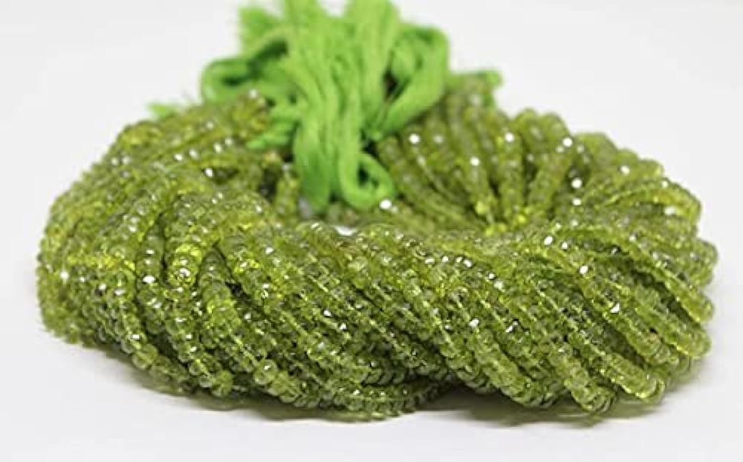 Peridot rondelle perles vertes facettées en pierre de naissance d'août de 5mm sur fil de 14 pouces