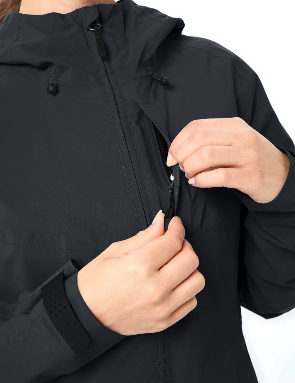 VAUDE Praktische Jacke gegen Wind und Wetter auf Trekking- und Wandertouren, kompakt packbar, atmungsaktiv