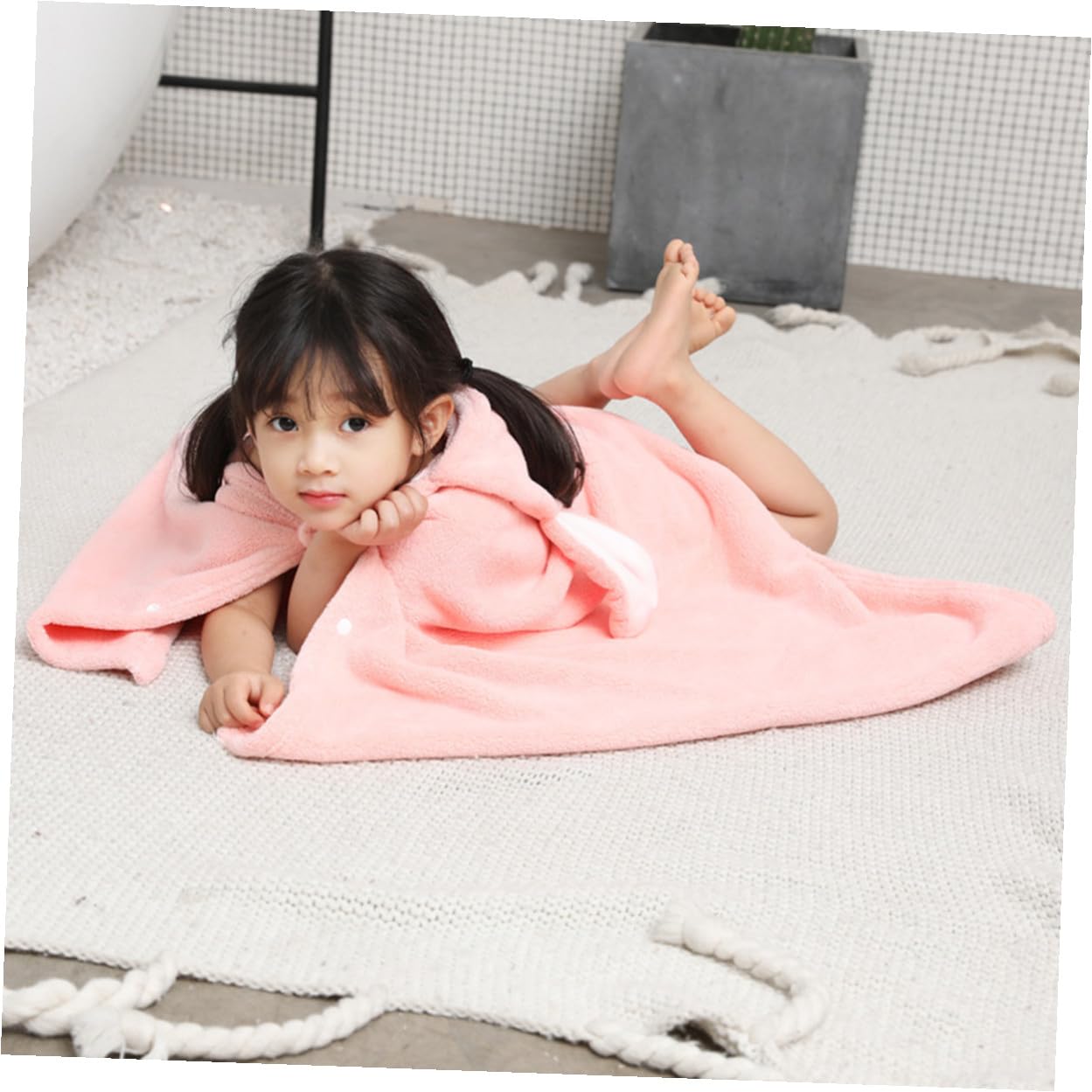 Toyvian Toalla de Baño y Diseño de Conejo Rosa Capucha de Forro Polar Coral para Niños Absorción Rápida Adecuado para Playa y Parque Acuático