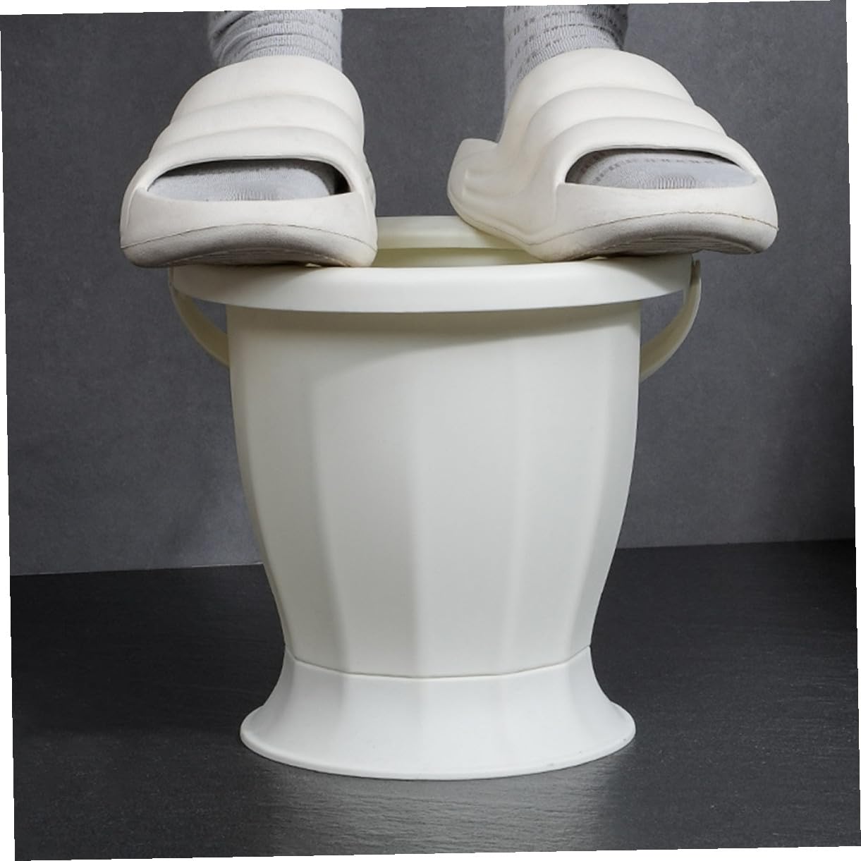 POPETPOP Vaso Usare, p e Urinare Portatile in Plastica Coperchio Facile per Adulti e Anziani, Adatto Casa e Viaggio
