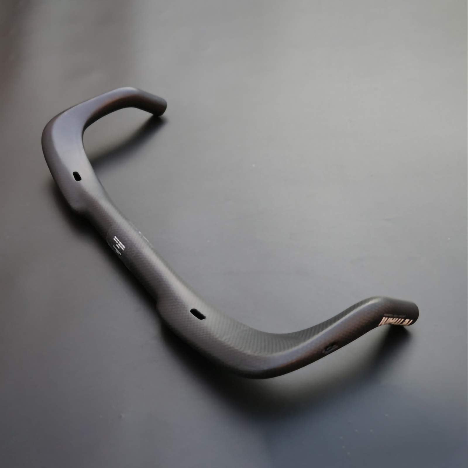 Amazon | 自転車ハンドルバーカーボンファイバー、ブルホーンハンドル