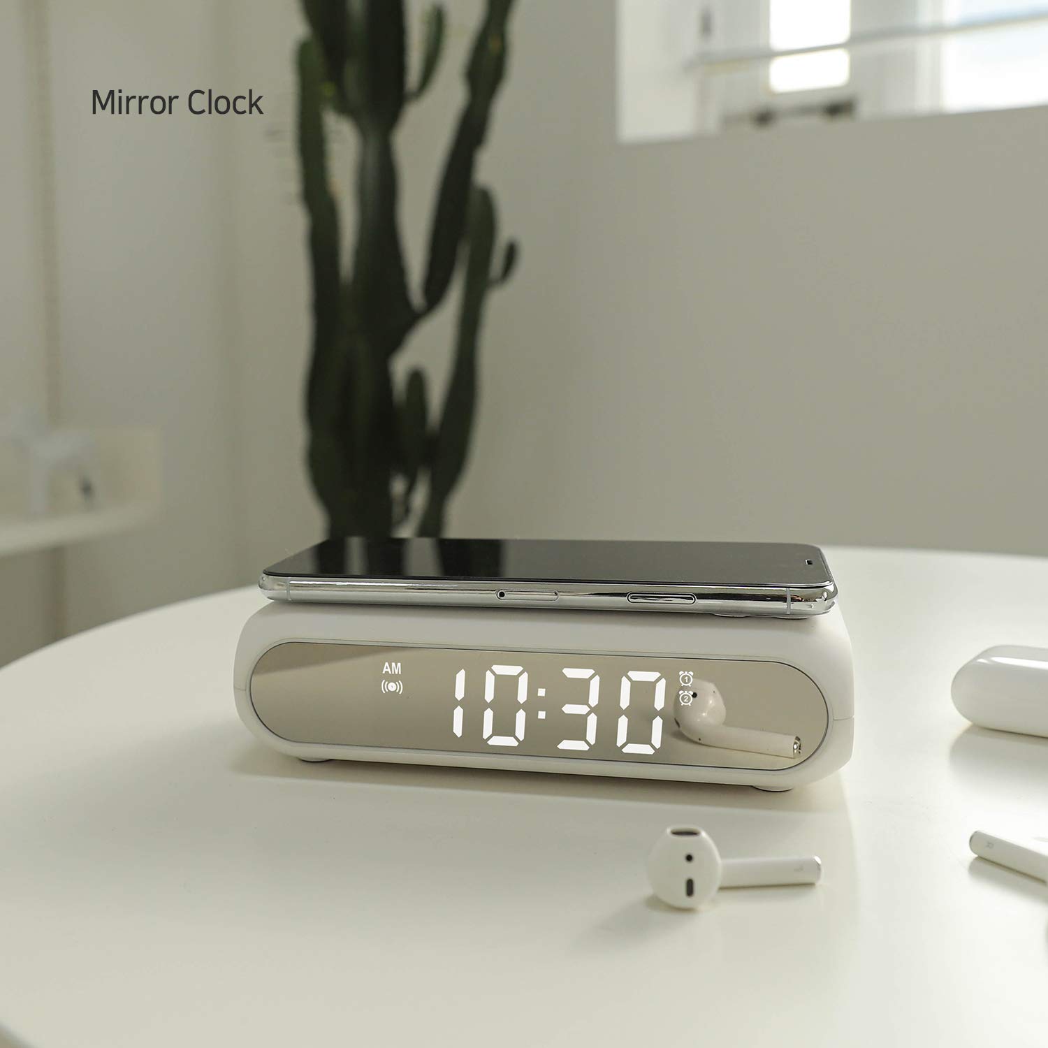 mooas Qi Wireless Charging Slim Mirror Orologio da scrivania (bianco), sveglia digitale compatta con porta USB, caricabatterie wireless per iPhone 8/8+/XS/XR/11/11Pro, Airpods, Samsung Galaxy