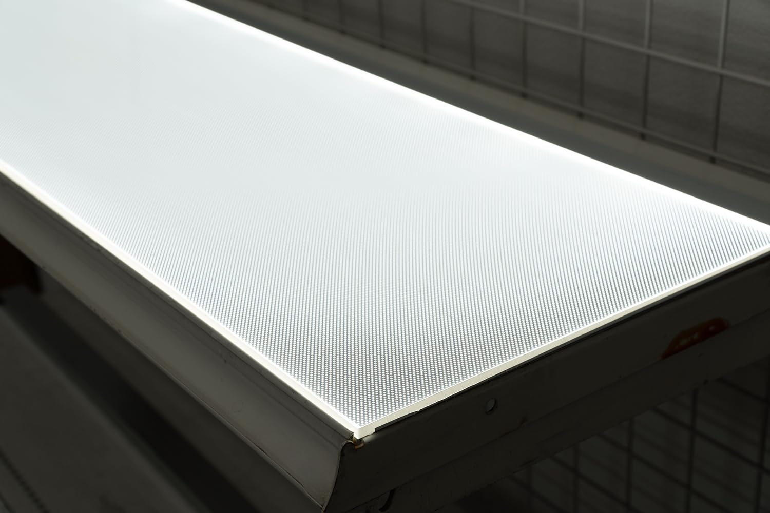 Amazon.co.jp: LED導光板 LED内蔵 アクリル導光板 LED照明 展示棚用 900mm×260mm : ホーム&キッチン