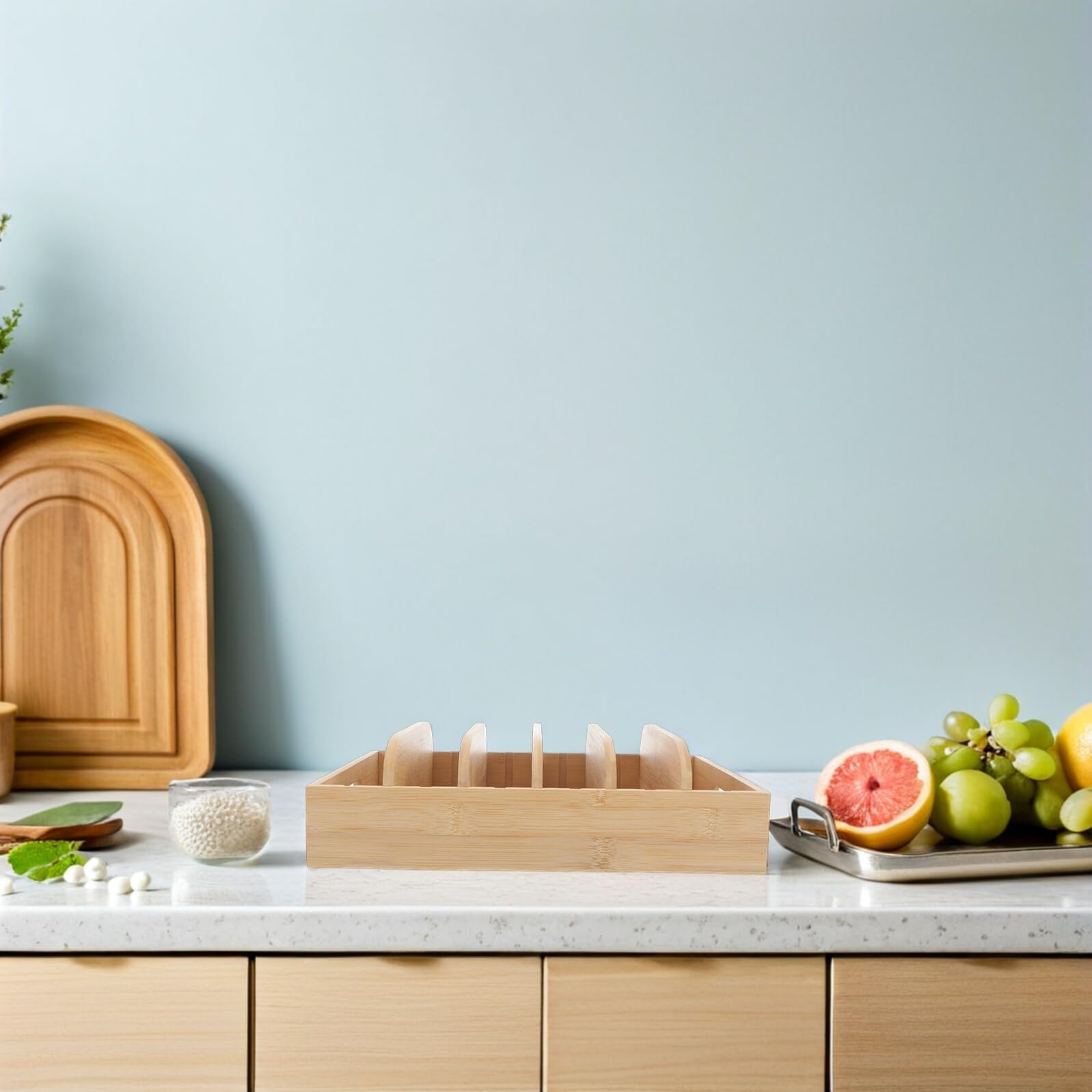 Sosoport Organizer in Bambù con 5 Divisori Regolabili e 6 Scomparti, Contenitore per Coperchi con Maniglie Ergonomiche, Grande Capacità per Armadietti e Cassetti in Cucina