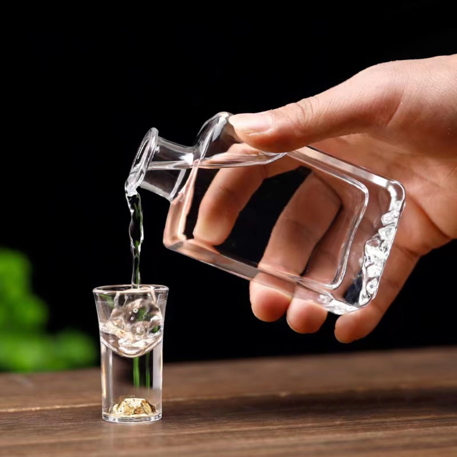 スコッチウイスキー　空ボトル Amazon.co.jp: ウイスキーボトル デキャンタ 空き瓶 四角い 保存瓶