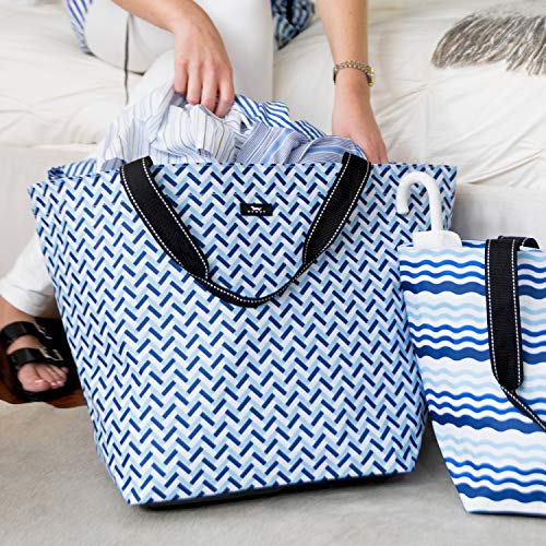 SCOUT Weekender Travel Bag, Lightweight Water-Resistant Travel Tote Bag or Beach Bag for Women in Fleetwood Black Pattern (Multiple Patterns Available)