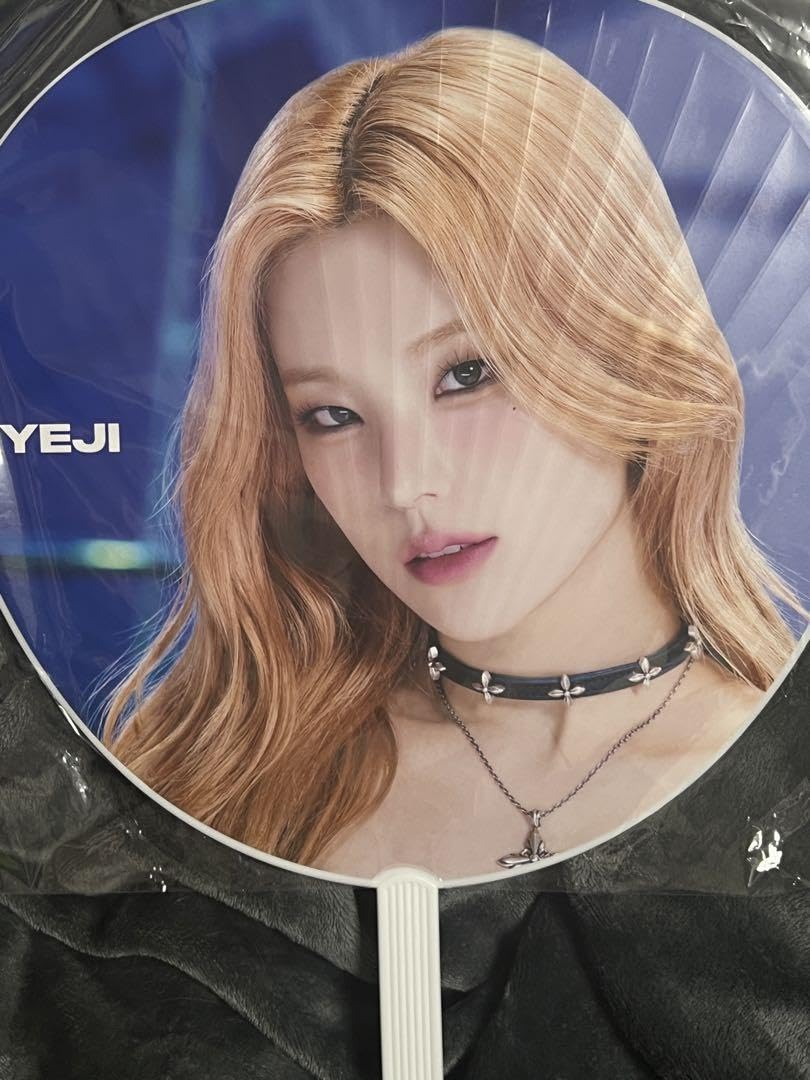 ITZY イッジ イェジ うちわ 商品詳細ページ | ITZY JAPAN OFFICIAL SHOP | うちわ【YEJI】