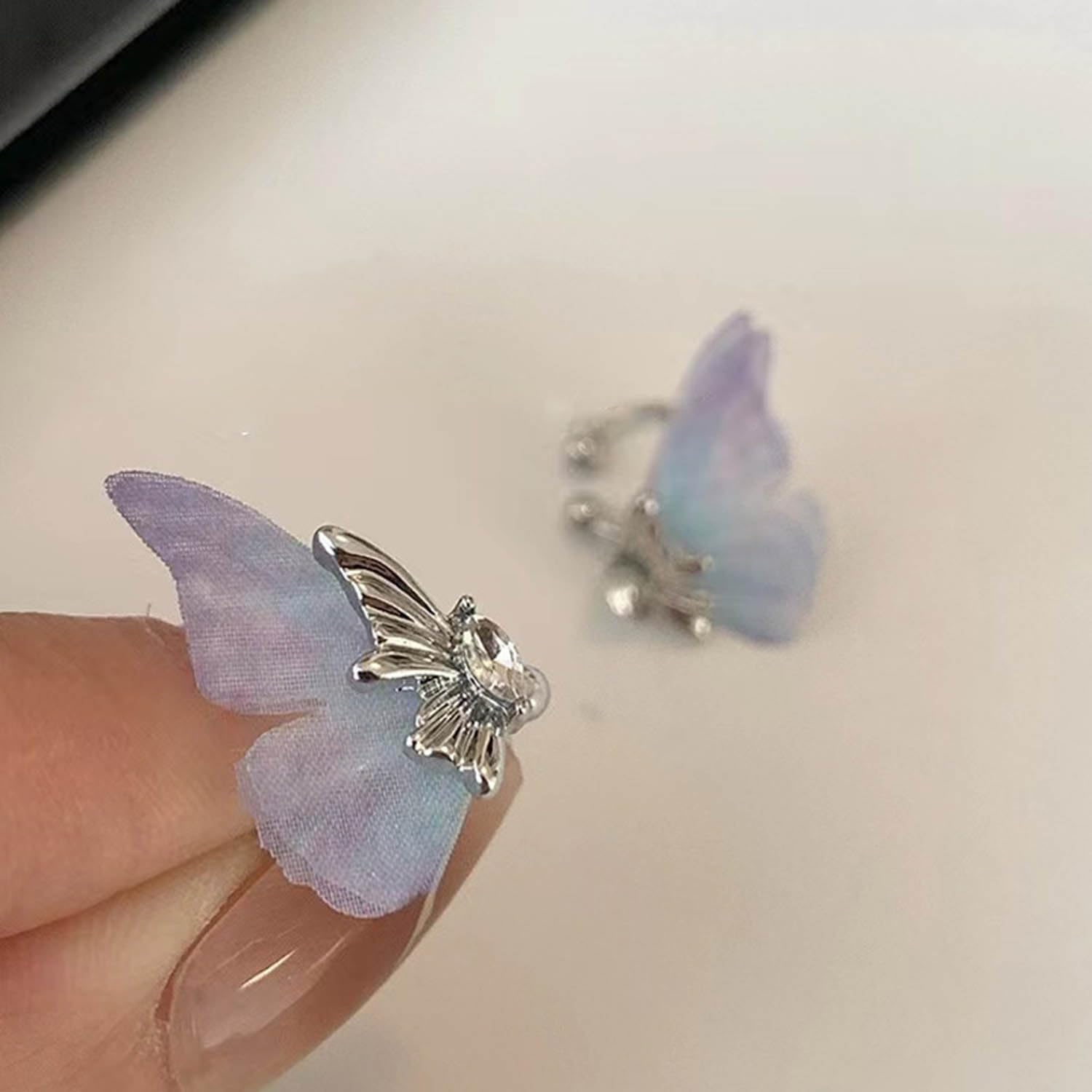 Crystal Butterfly Cuff Earrings Tulle Butterfly Wing Earrings Non-Piercing Helix Cartilage Ear Clips Zirconia Butterfly Ear Wrap Cuff Earrings Jewelry for Women