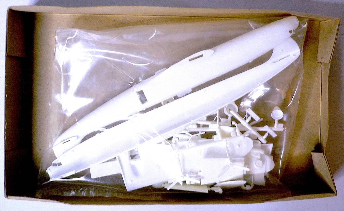 Amazon.co.jp: Revell レベル 絶版 1/144 ロッキード 1049 スーパーG