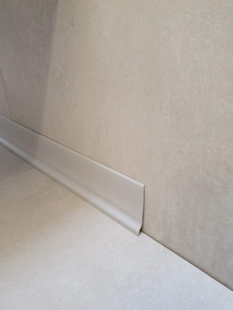 Battiscopa per rivestimento pavimento, flessibile, in PVC, alta qualità di MadeInNature®, Bianco, Grigio chiaro, Grigio scuro, Nero, altezza 70 mm, lunghezza da scegliere (50 ml, Gris clair)
