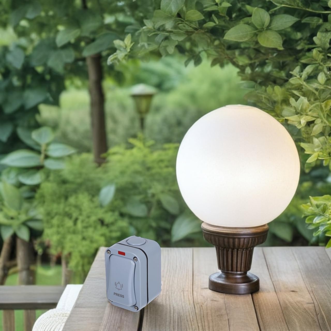 GLEAVI Pulsador de Timbre Impermeable de Exterior: Interruptor de Superficie con Luz Indicadora para Puerta y Garaje (9x6x5.5 cm)