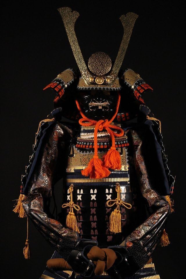 鉄地頭形兜　前立て付き　等身大　武具　甲冑　鎧　兜 鎧兜甲冑等身大】置手拭兜 黒糸威 縦矧二枚胴具足 | 甲冑工房 武寿