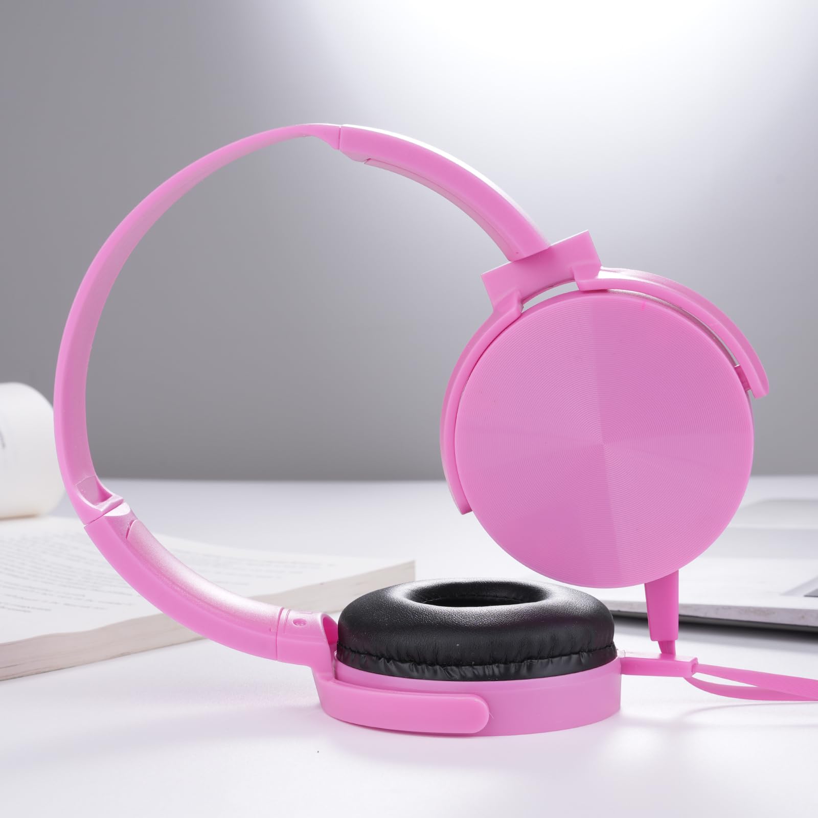 Paquete de 2 auriculares de aula para estudiantes escolares, juego de auriculares duraderos con cable para niños, adolescentes, niños y adultos (LS450, rosa y amarillo)