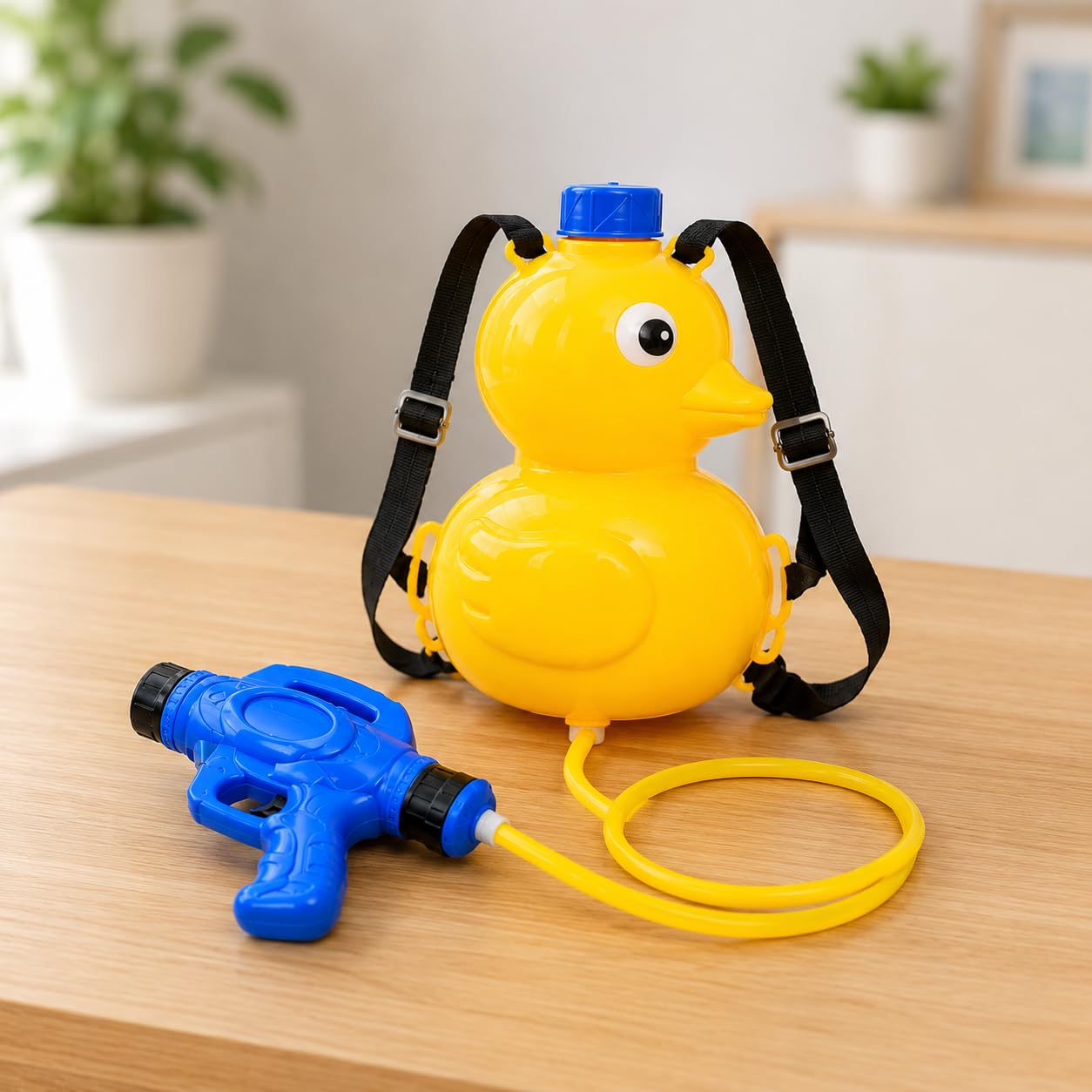 Children's Duck Shaped Water Gun Backpack Toy with Pump Pipe, Yellow Water Blaster for Kids, Manual Pump Action Water Spray Gun, Outdoor Summer Garden Beach Pool Water Play Toy for Boys & Girls