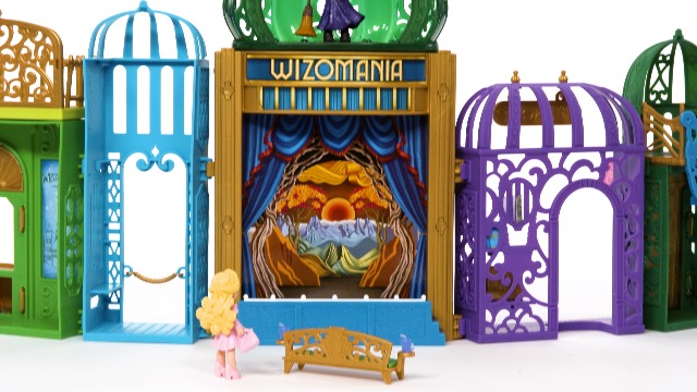  ブルーエレファント 象 フィギュリン 置物 2体セット Amazon.com: Mattel Universal Pictures' Wicked Emerald City Playset