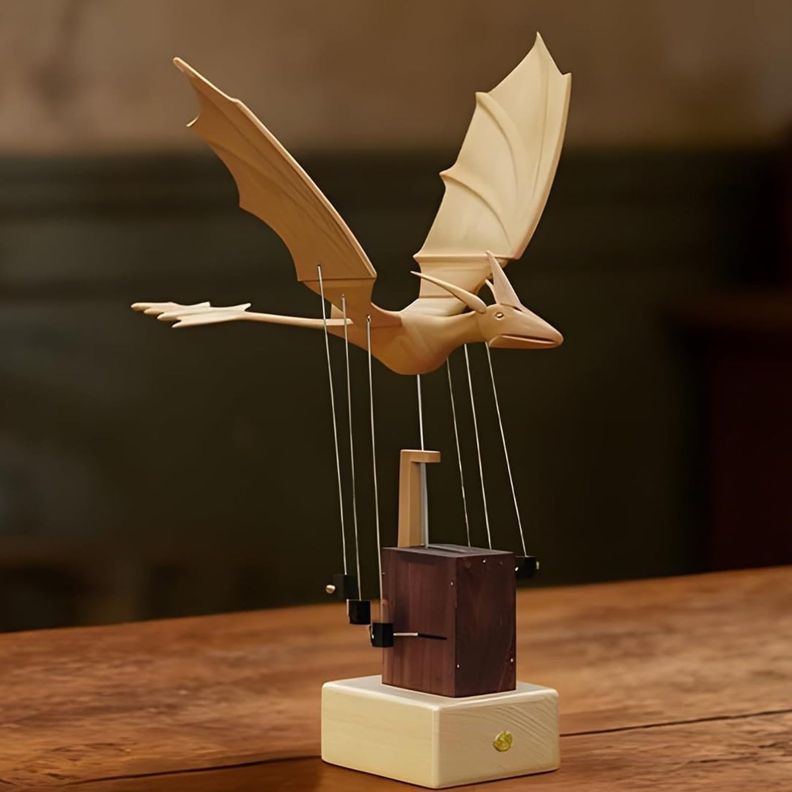 Modelo de autómata de dragón de criatura mítica occidental de madera