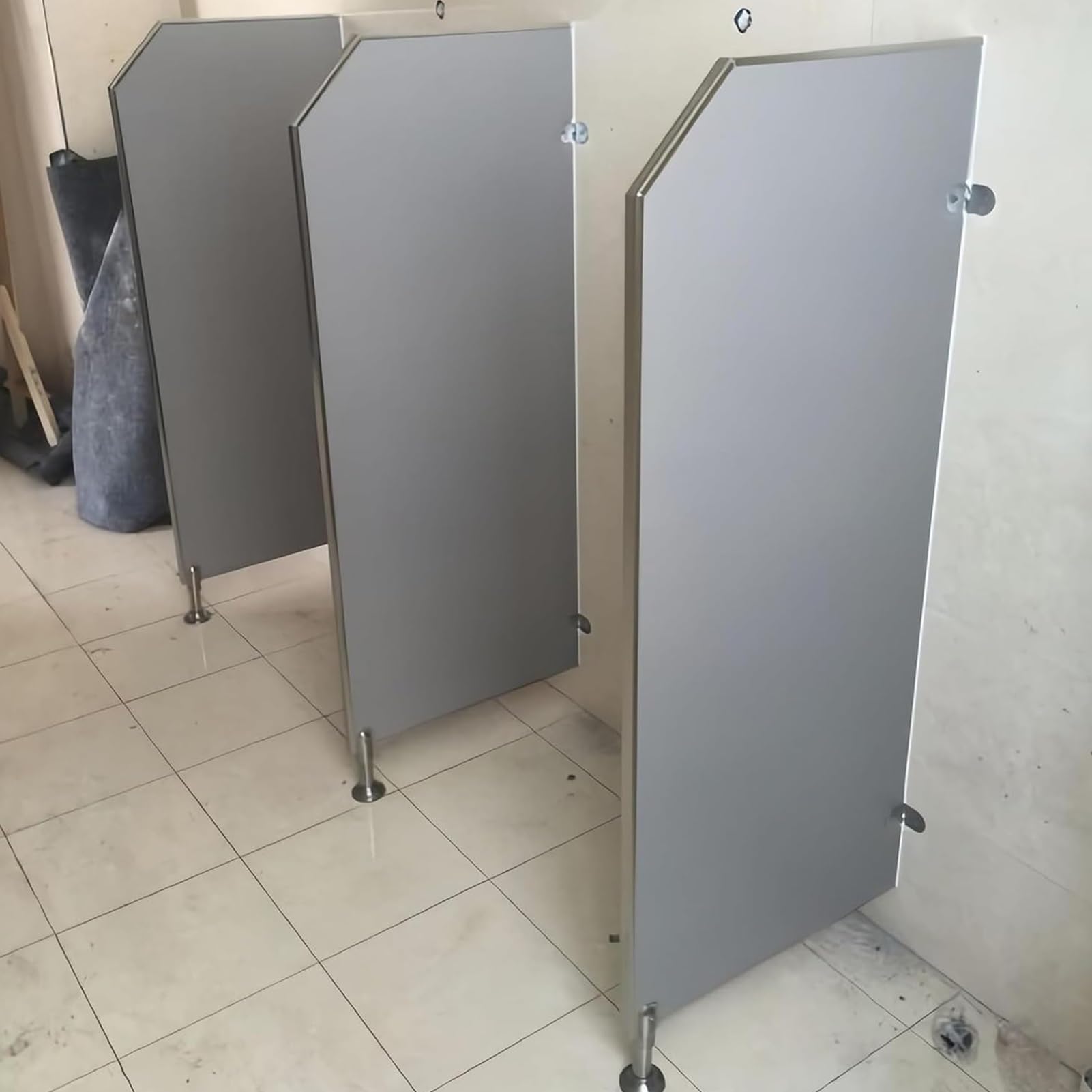 Przegroda do pisuaru i pisuaru do hoteli i toalet publicznych idealna do szkół – zwiększona higiena i komfort w przegrodach do toalet