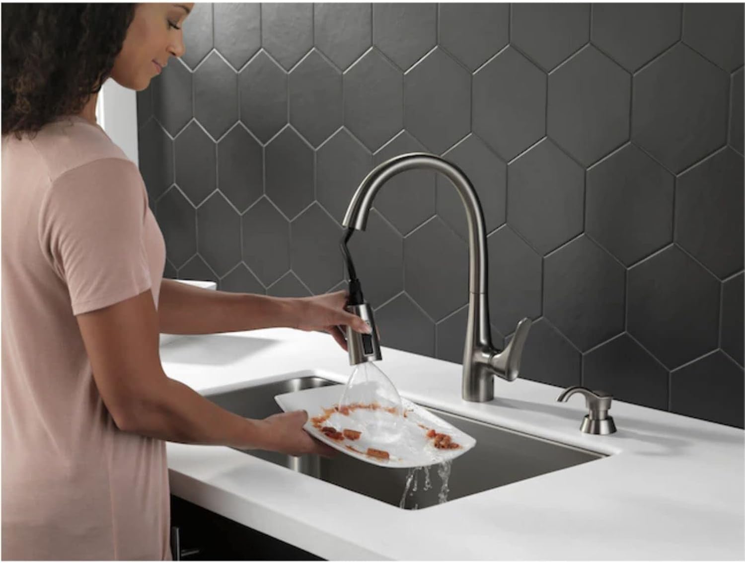 Buy డెల్టా 19756ZKSSDDST డన్స్లీ బ్లాక్ స్టైన్ లెస్ సింగిల్ హ్యాండ్ల్