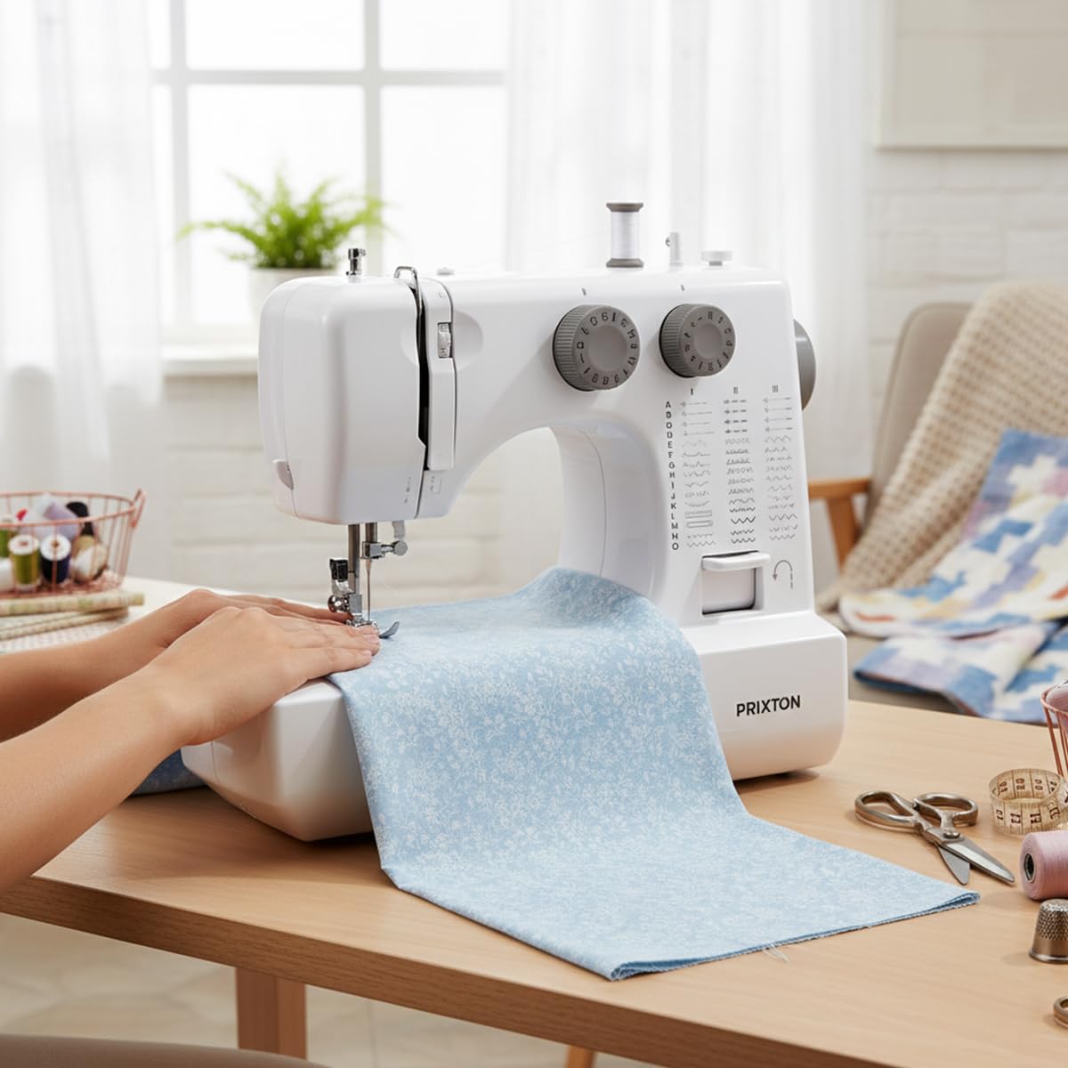 PRIXTON Máquina de Coser P135, 45 Puntadas, Ojal Automático 4 Pasos, Enhebrador Automático, Zigzag Elástico, Doble Velocidad y Luz Integrada para Arreglos y Manualidades